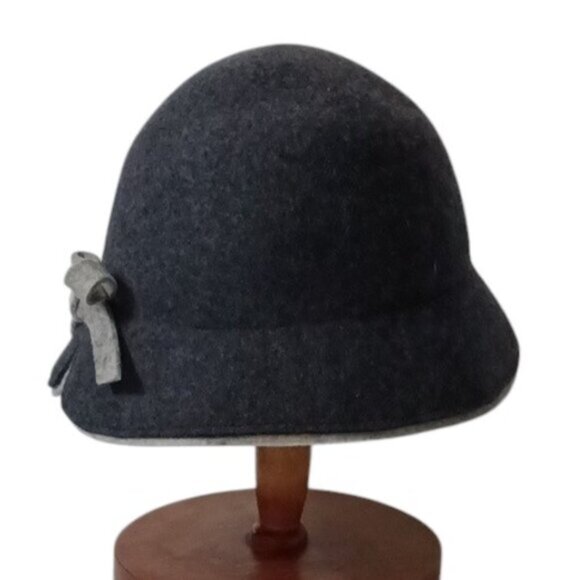 Vintage Lady's Danier Dark Grey Wool Felt Cloche Hat w/Light Grey Ribbon & Trim - Picture 3 of 6